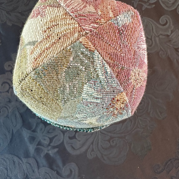 Victorian hand beaded pin or brooch cushion - Picture 4 of 11